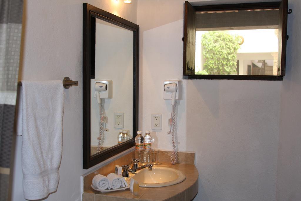 Hotel Villa Del Villar Querétaro Oda fotoğraf